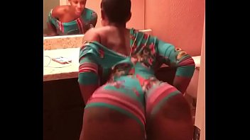 Massive butt ebony twerking