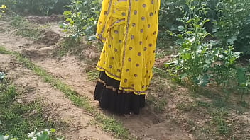 Mamta step sister-in-law, who went to the mustard field, gave a chance to her brother-in-law and gave a clear Hindi voice of tremendous kissing outdoor